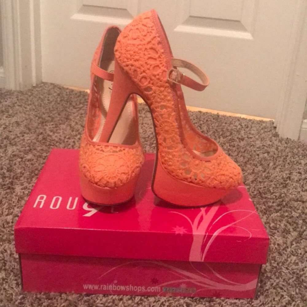Melon platform heels